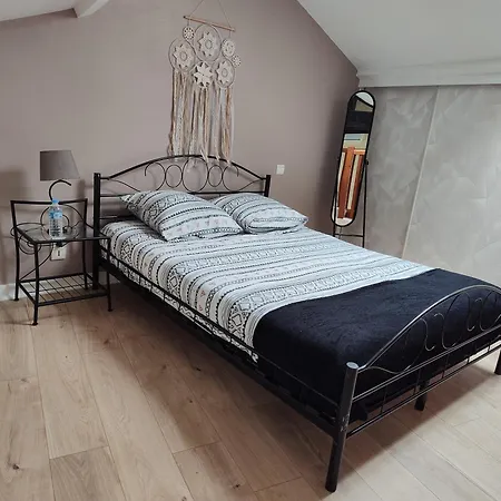 アパート Petit Lumineux Et Chaleureux Montguyon